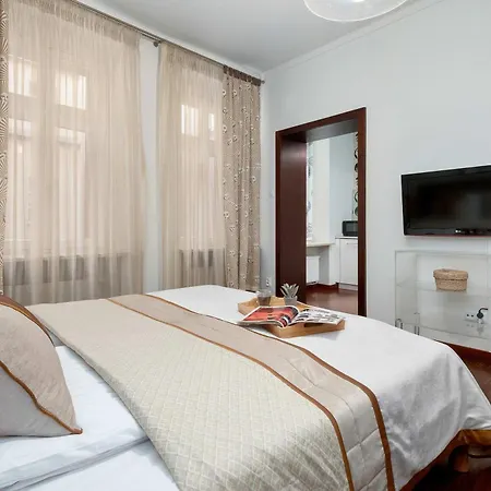 Tasteful Near The Center In By Renters