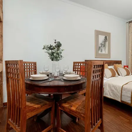 Tasteful Near The Center In By Renters Appartamento Poznań