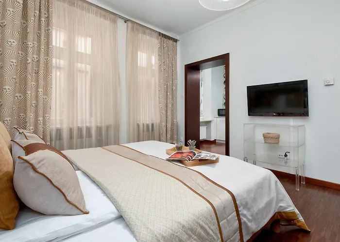 Tasteful Near The Center In By Renters