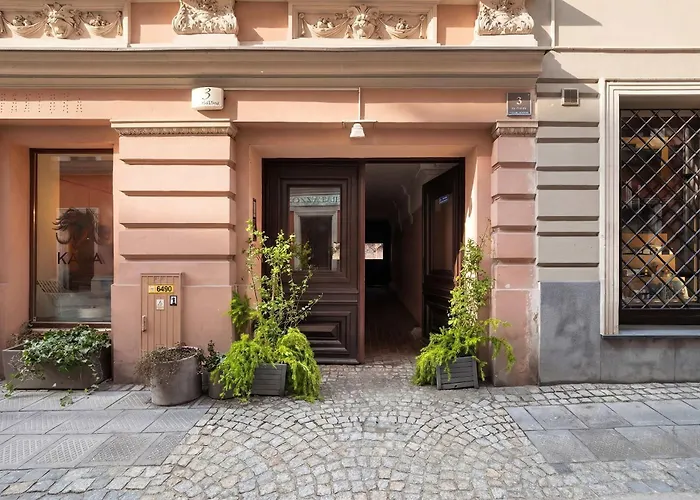 Tasteful Near The Center In By Renters Daire *