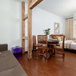 Tasteful Near The Center In By Renters Apartmán *