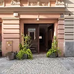 Tasteful Near The Center In By Renters Apartmán *