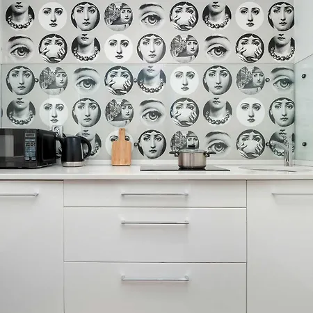 Tasteful Near The Center In By Renters Apartament *