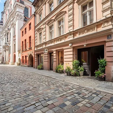 Tasteful Near The Center In By Renters *