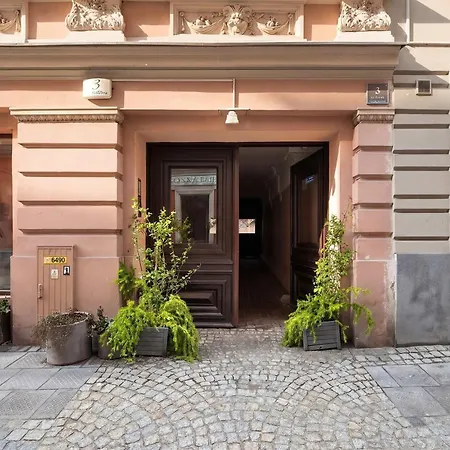 Tasteful Near The Center In By Renters Apartment *