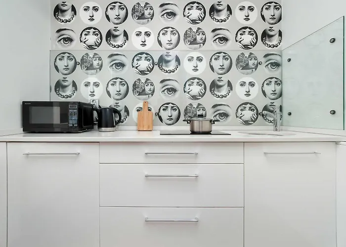 Tasteful Near The Center In By Renters Apartament *