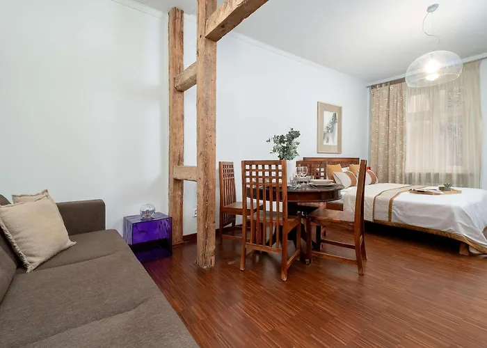 Tasteful Near The Center In By Renters Apartament *