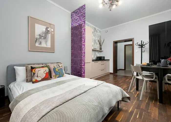 Tasteful Near The Center In By Renters Apartament Poznań